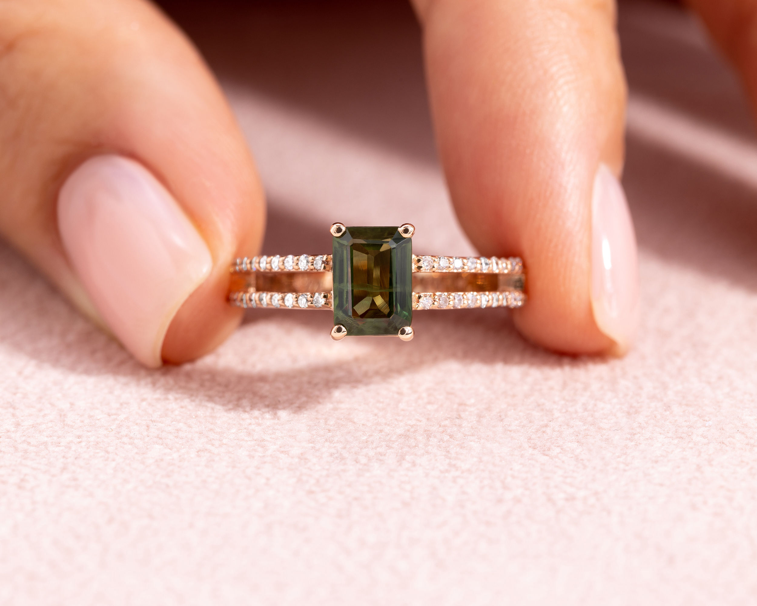 1.66 Ct Green Emerald & Faint Light Pink Diamond SI2-I1 14k Rose Gold Ring