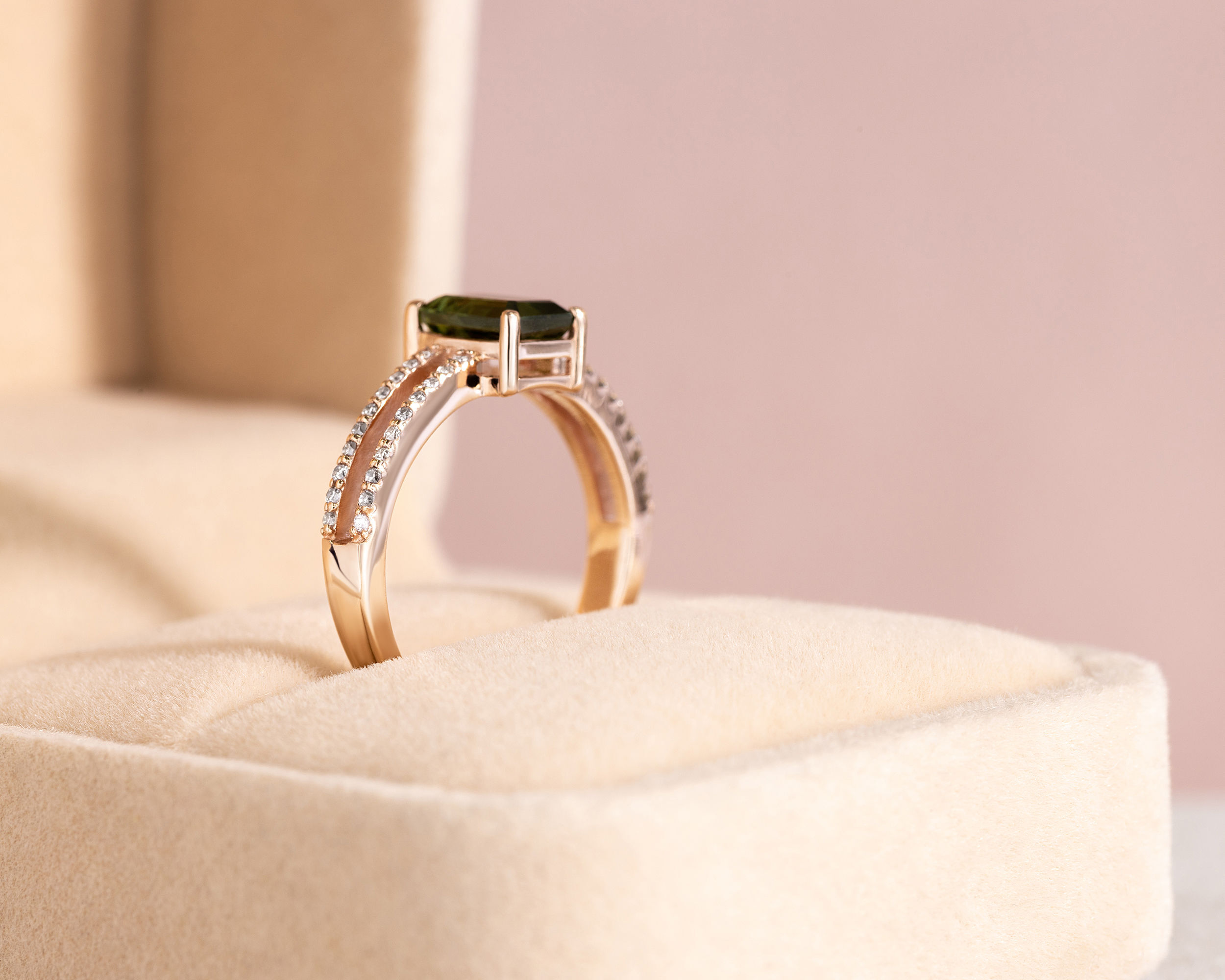 1.66 Ct Green Emerald & Faint Light Pink Diamond SI2-I1 14k Rose Gold Ring - Image 4