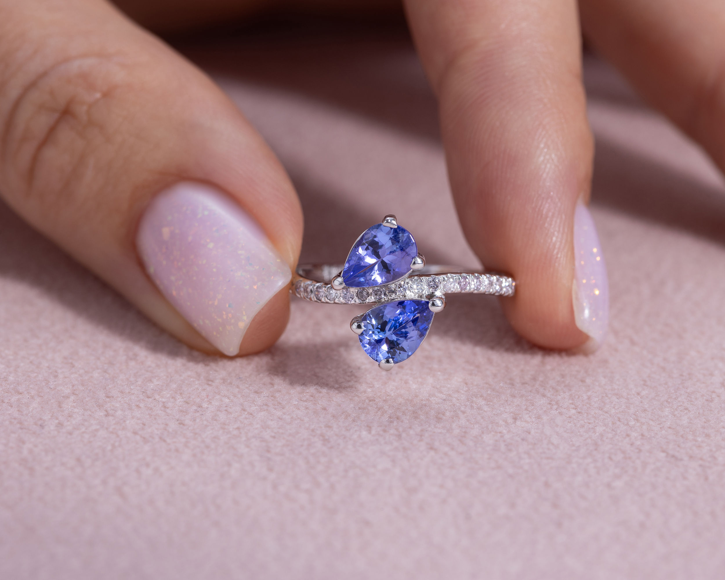1.70 Ct Bluish Purple Tanzanite & Natural Faint-Light Pink Diamond SI2-I1 14k White Gold Ring - Image 3