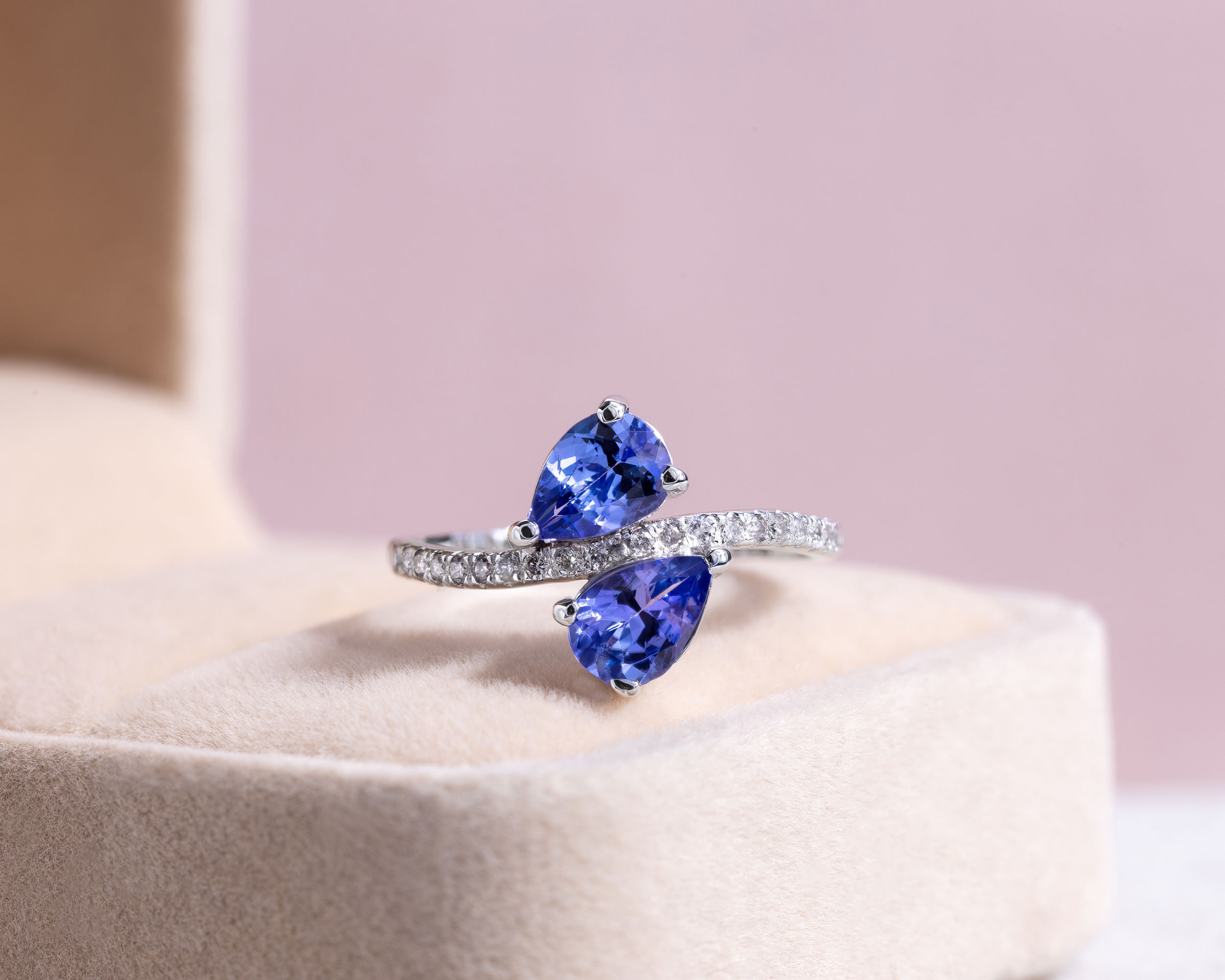 1.70 Ct Bluish Purple Tanzanite & Natural Faint-Light Pink Diamond SI2-I1 14k White Gold Ring