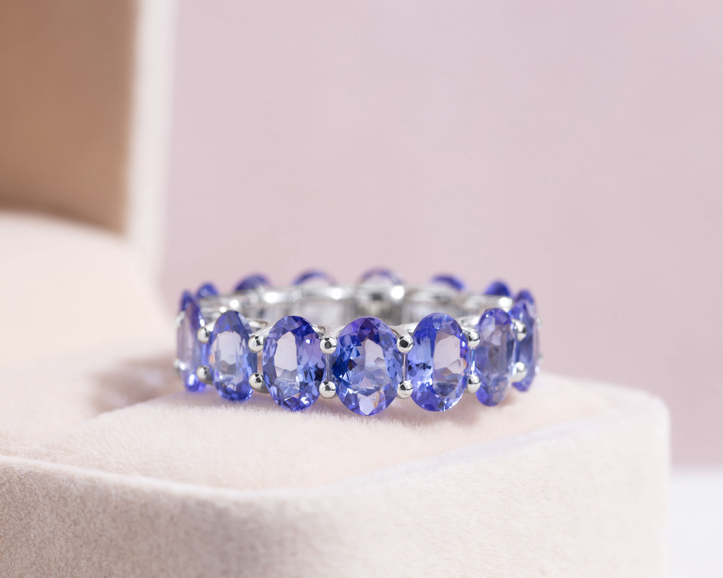 12.40 Ct Tanzanite Ring 14k White Gold Oval Purplish-Blue Transparent Eternity