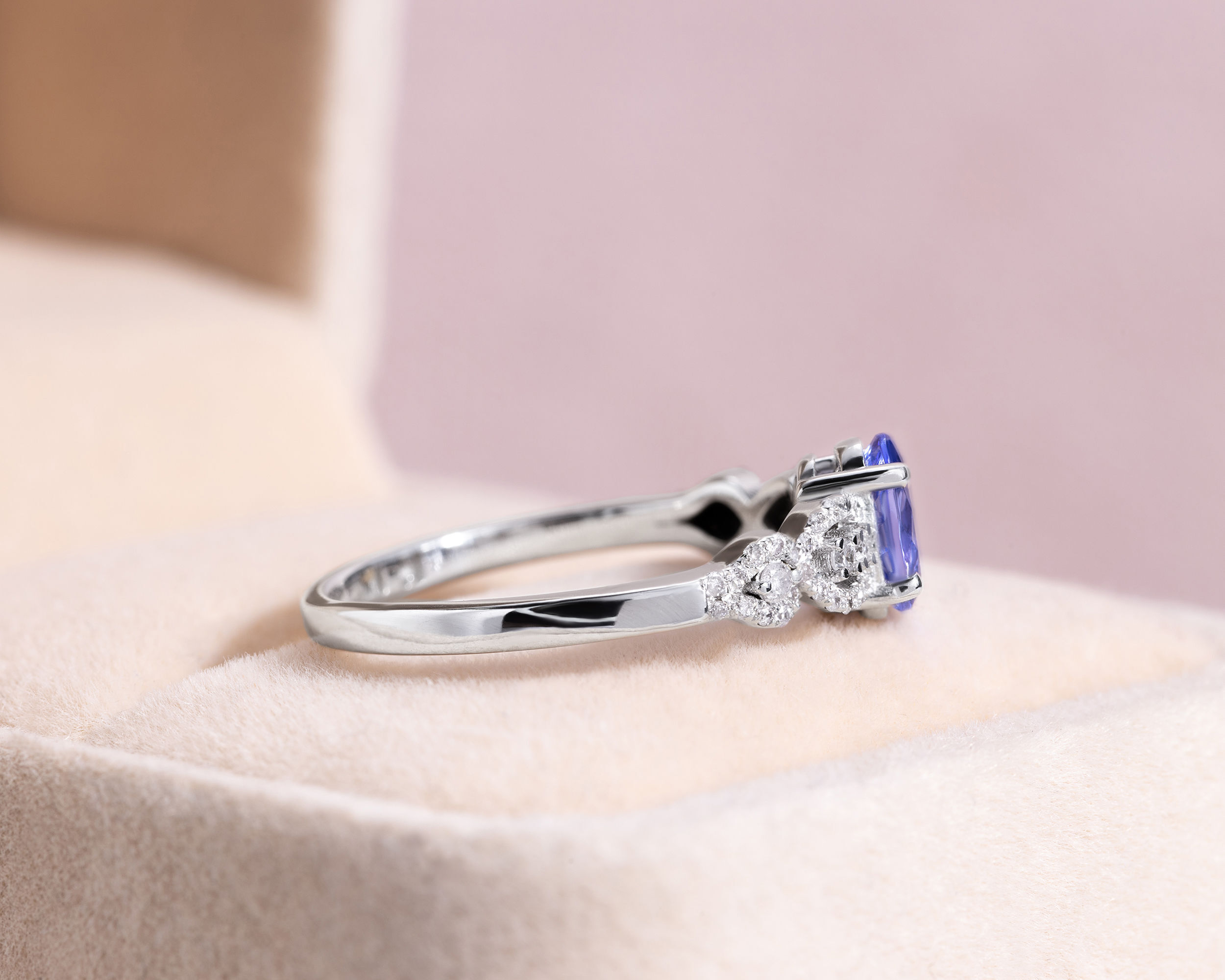 1.02 Ct Bluish Purple Tanzanite & Faint-Light Pink Diamond 14k White Gold Ring - Image 4