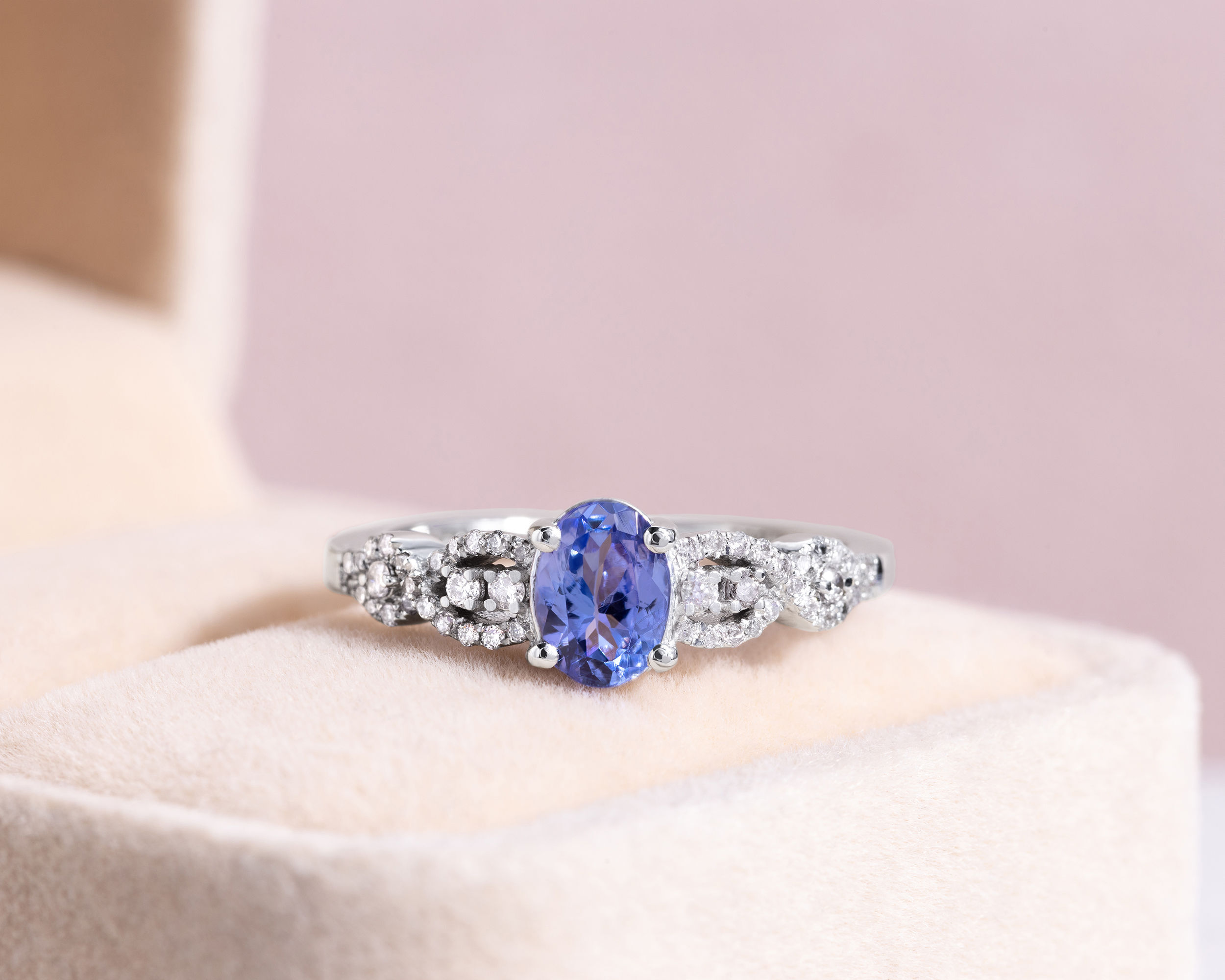 1.02 Ct Bluish Purple Tanzanite & Faint-Light Pink Diamond 14k White Gold Ring