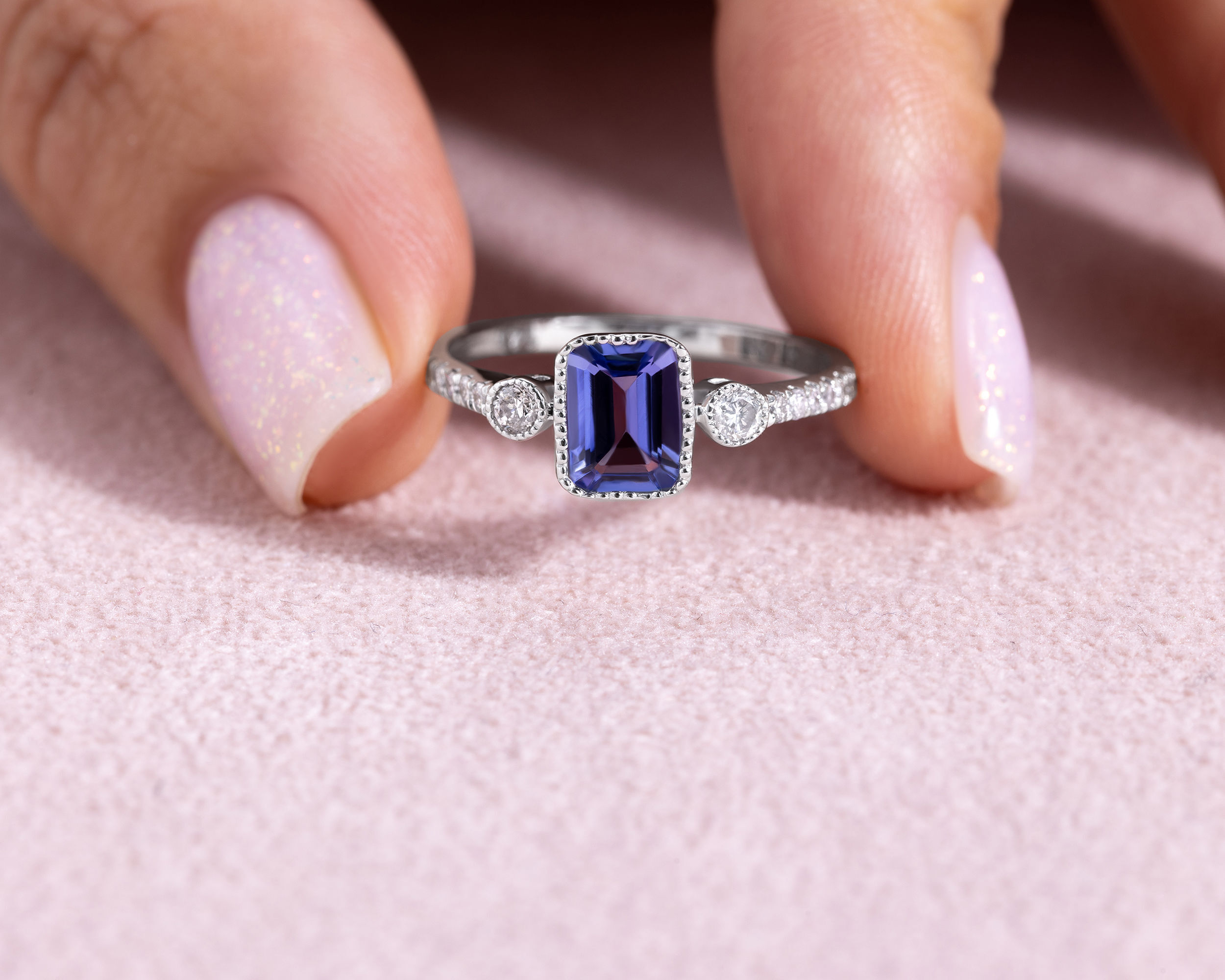 1.3 Ct Blue Tanzanite & Faint-Light Pink Diamond SI2-I1 in 14K White Gold Ring - Image 2