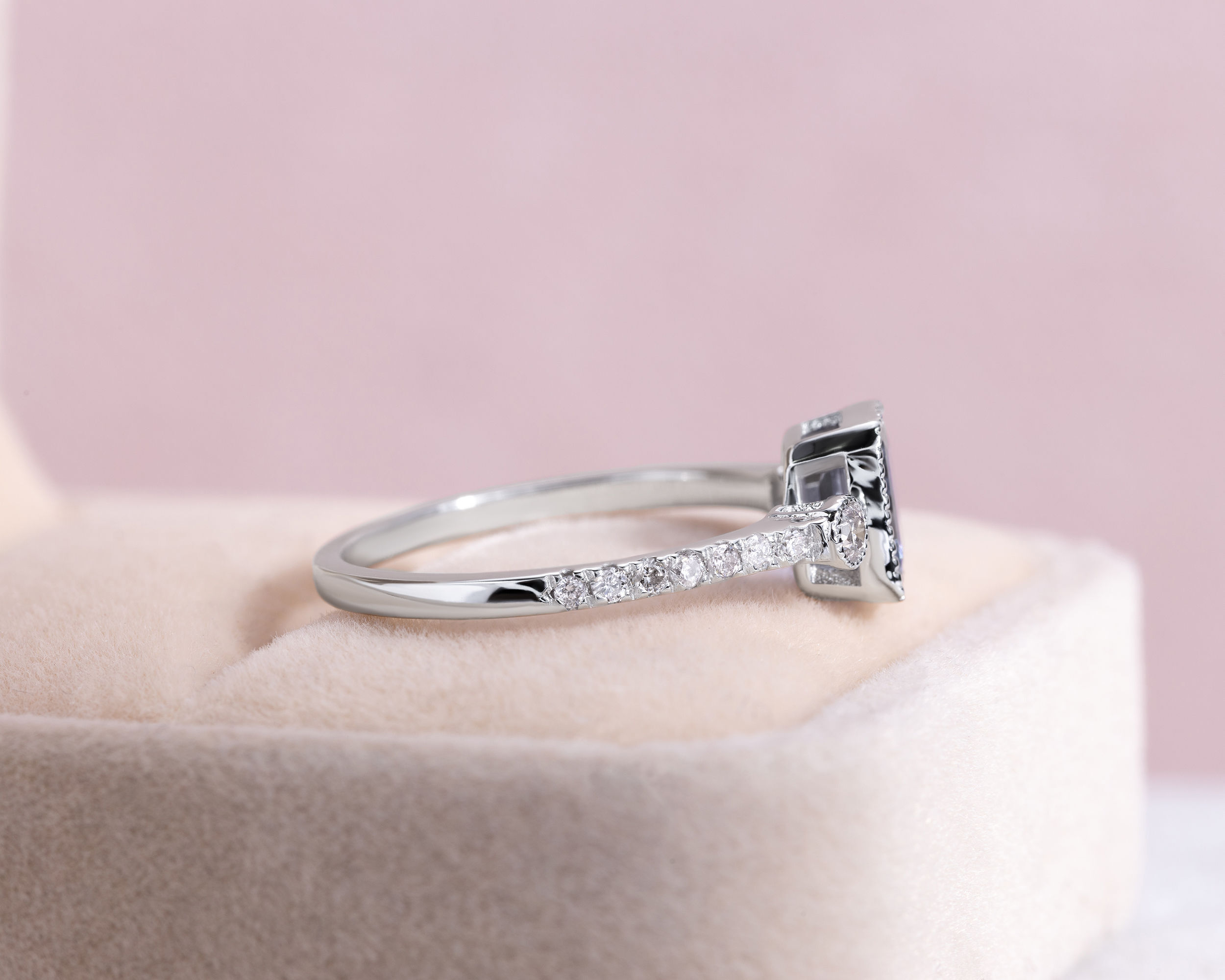 1.3 Ct Blue Tanzanite & Faint-Light Pink Diamond SI2-I1 in 14K White Gold Ring - Image 3