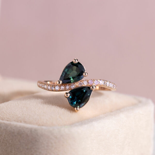 2.04 Ct Green Sapphire Pear Shape & Faint-Light Pink Diamond 14k Rose Gold Ring