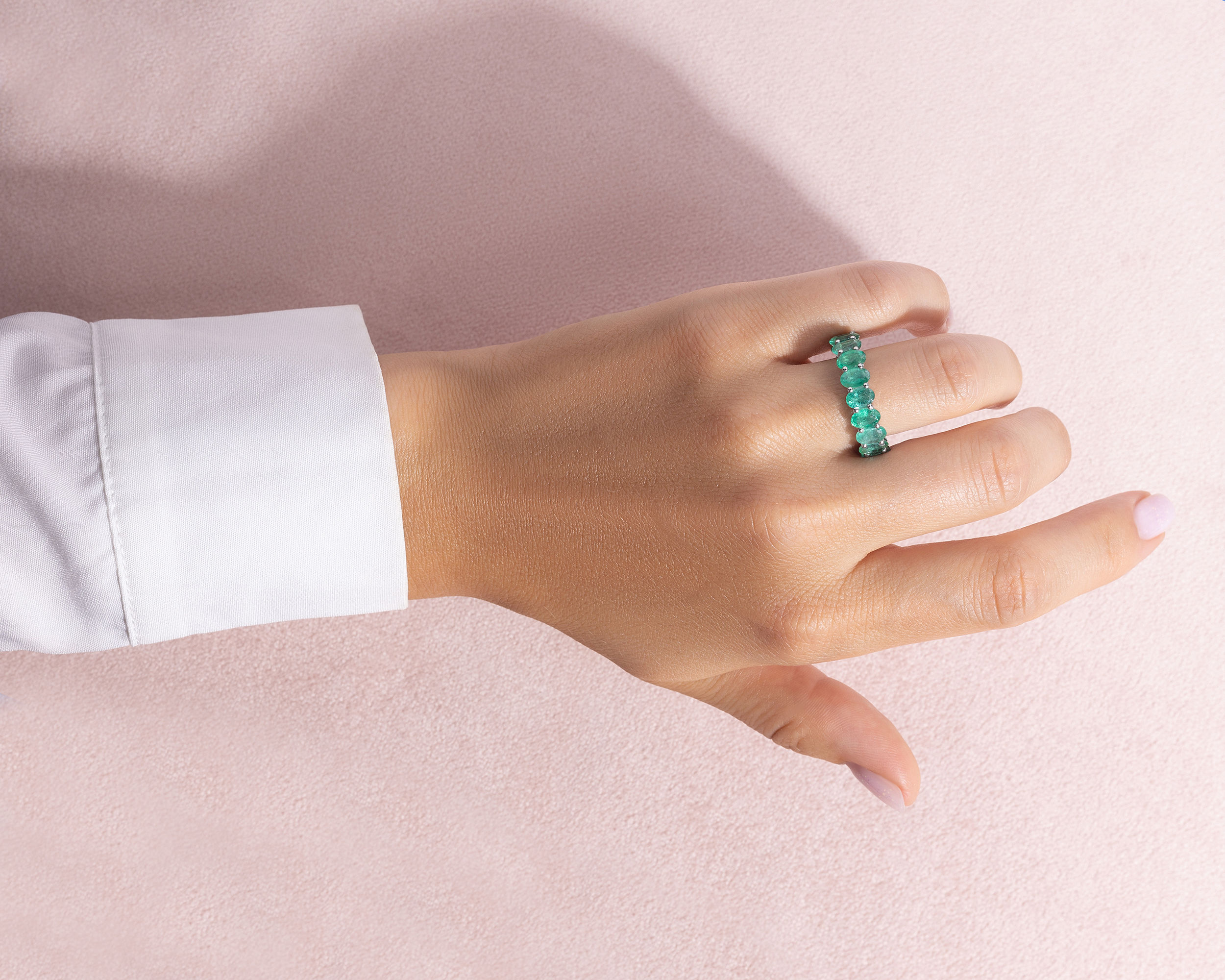 Green Emerald Oval Shape Transparent 8.9 Ct Eternity Ring 14k White Gold - Image 3