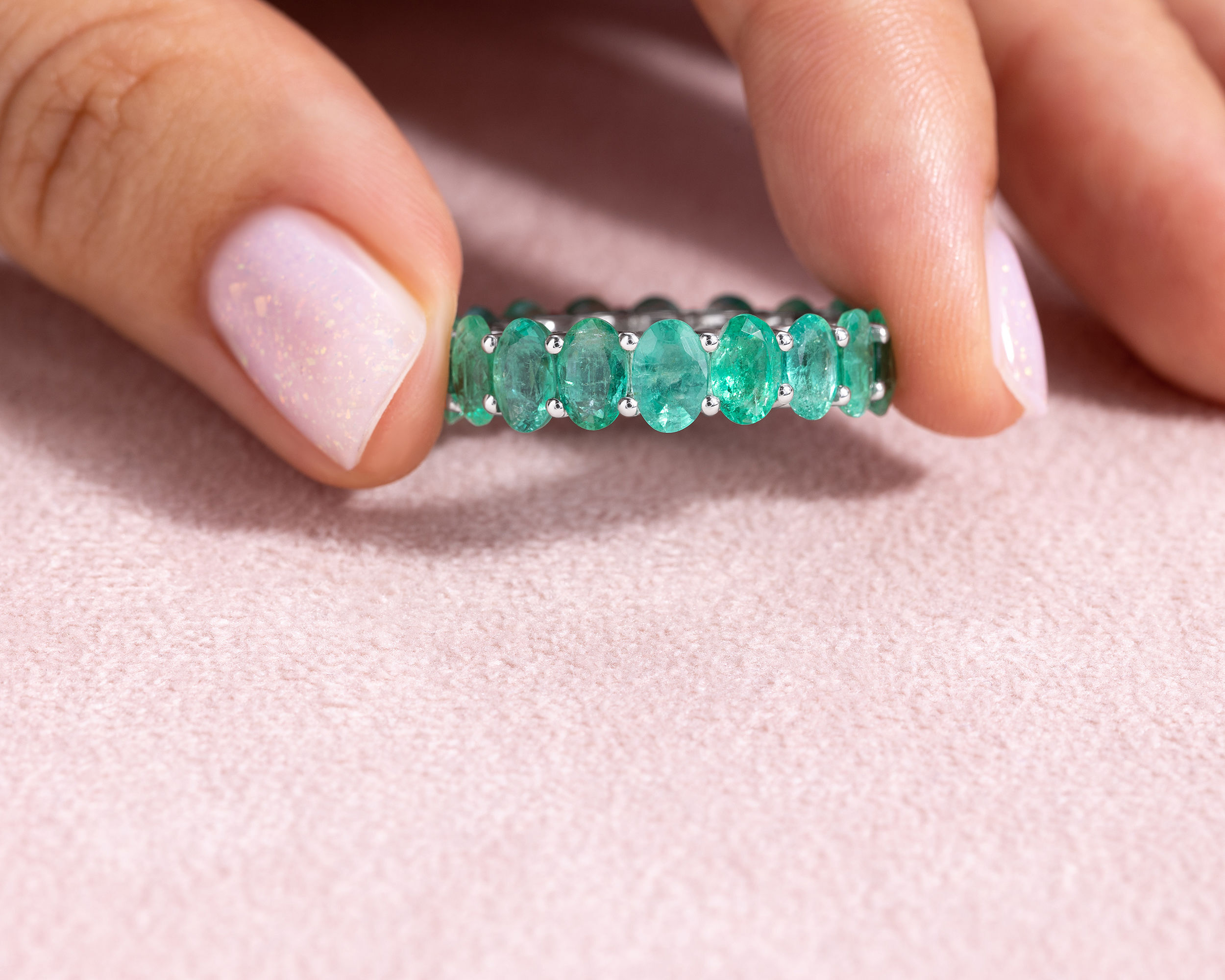 Green Emerald Oval Shape Transparent 8.9 Ct Eternity Ring 14k White Gold - Image 5