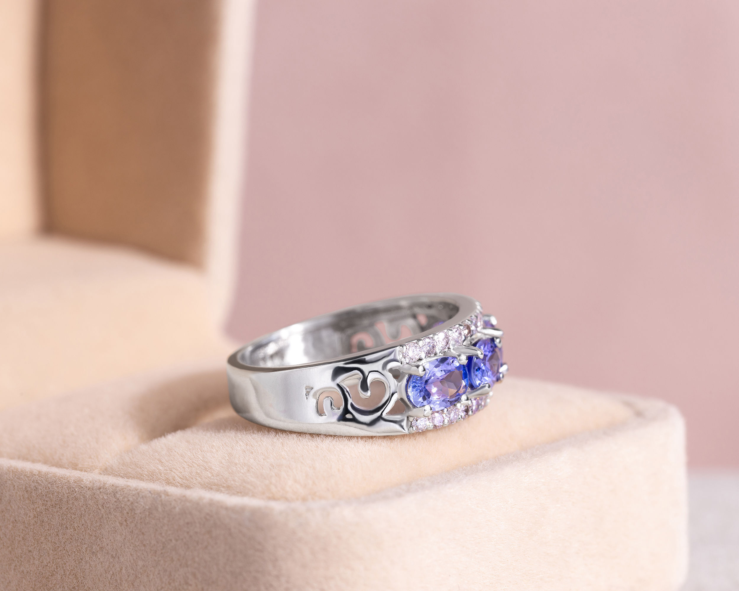 2.42 Ct Bluish Purple Tanzanite & Faint-Light Pink Diamond SI2-I1 14k White Gold Ring - Image 4