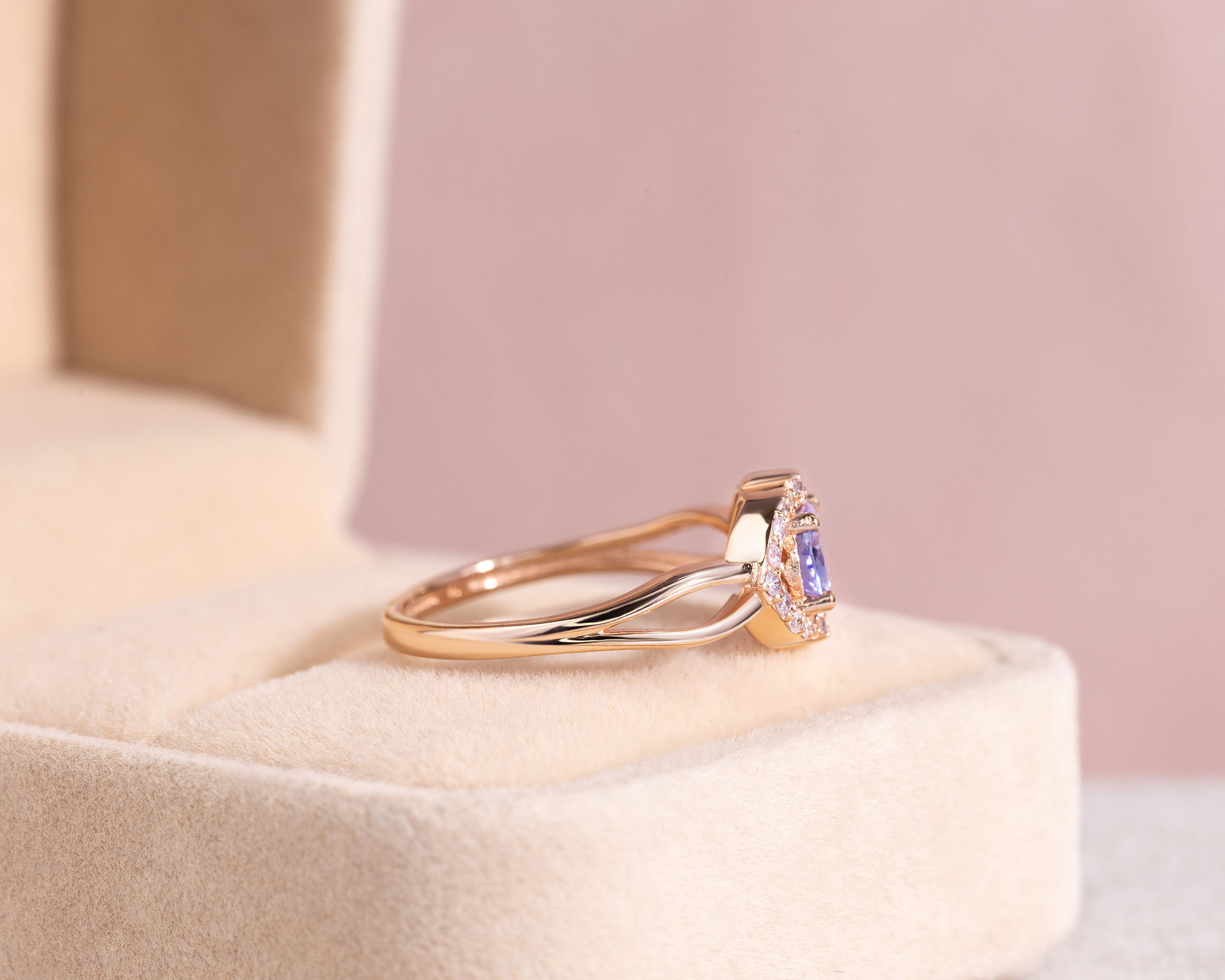 1.02 Ct Bluish Purple Tanzanite & Faint-Light Pink Diamond SI2-I1 14k Rose Gold Ring - Image 4