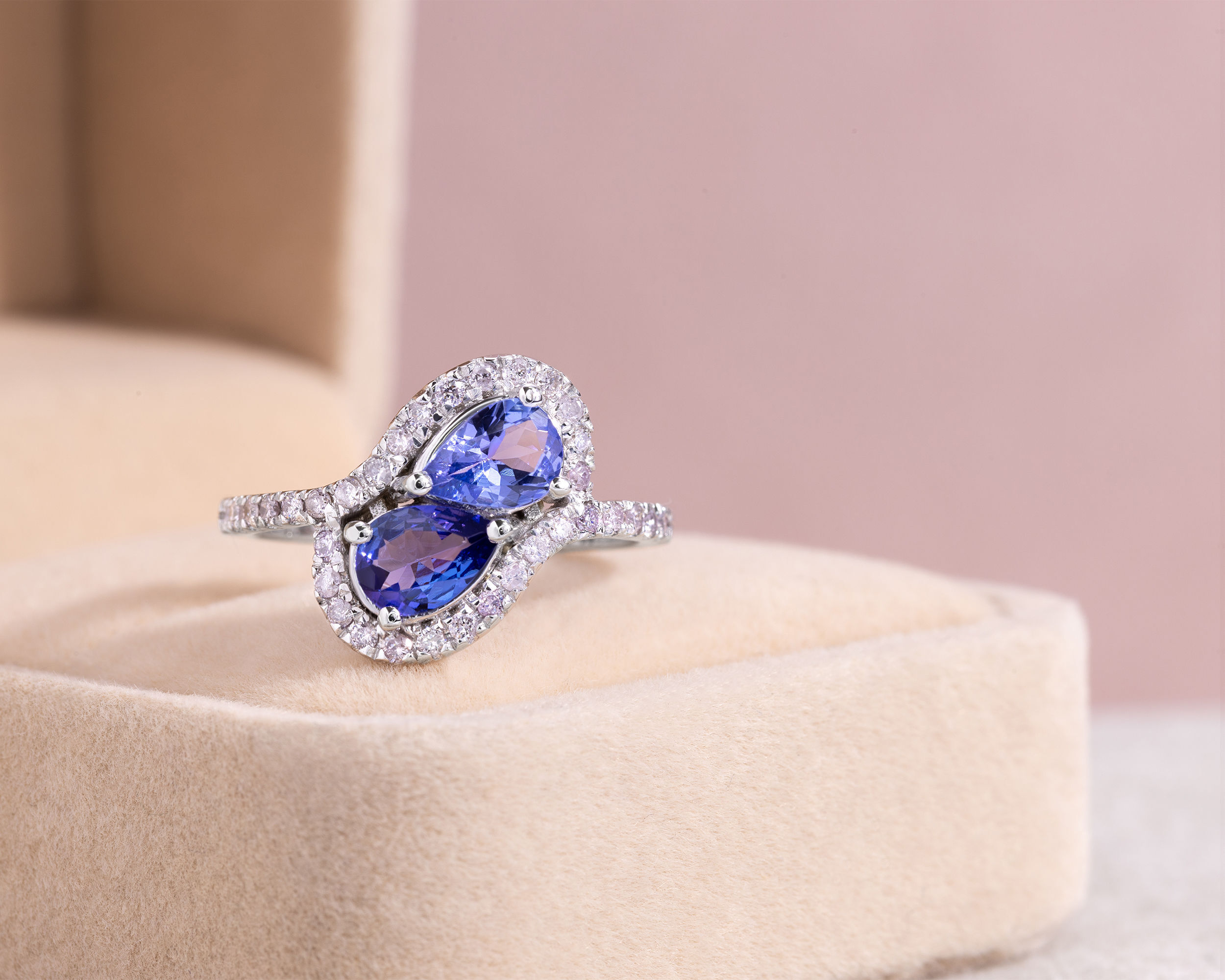 1.7 Ct Bluish Purple Tanzanite & Faint-Light Pink Diamond SI2-I1 14K White Gold Ring - Image 3
