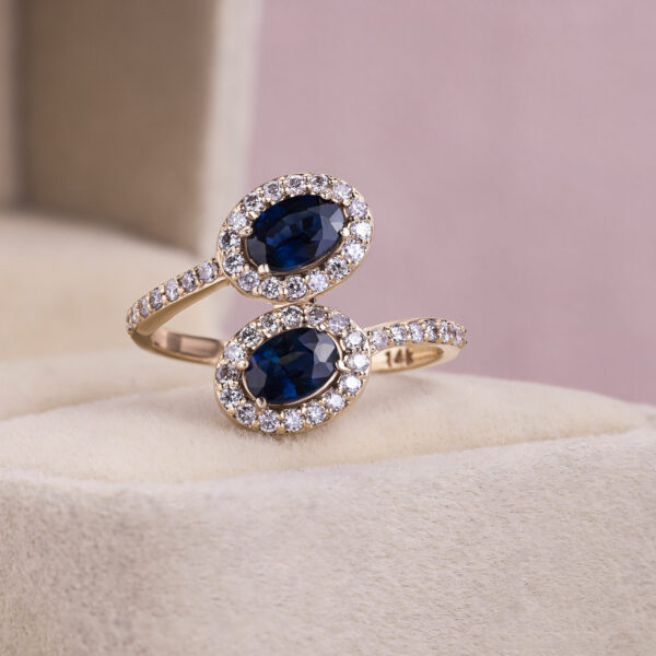 1.90 Ct Blue Oval Sapphire & Faint-Light Pink Diamond SI2-I1 14k Rose Gold Ring