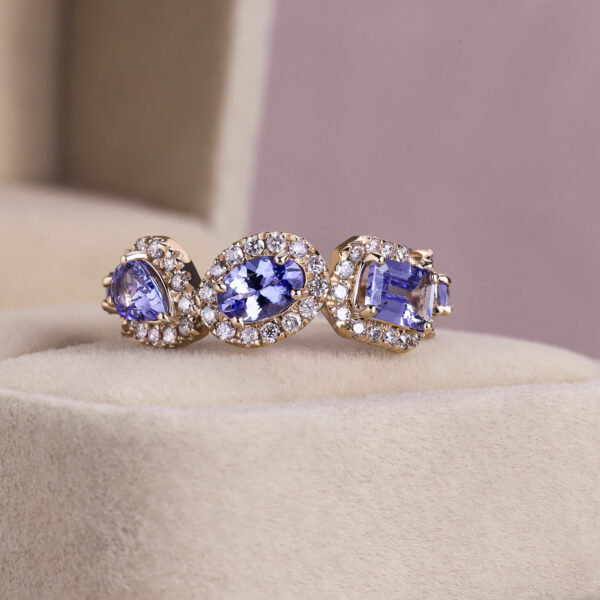 2.70 Carat Bluish Purple Tanzanite & Natural Diamond SI2-I1 14k Rose Gold Ring