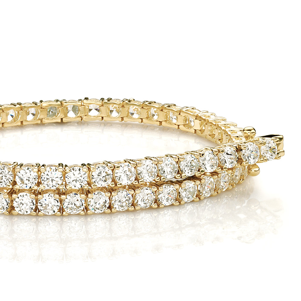 Round Brilliant tennis bracelet with 4.02 carats* of diamond simulants in 10 carat yellow gold - Image 2