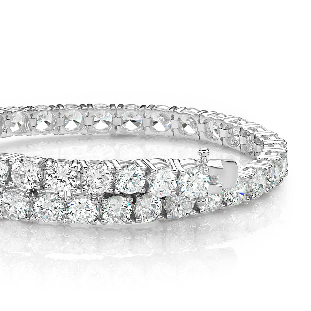 Round Brilliant tennis bracelet with 11 carats* of diamond simulants in 10 carat white gold - Image 2