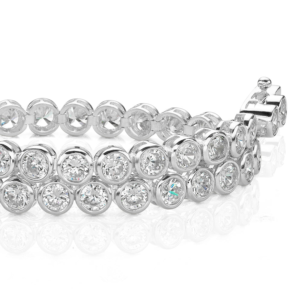 Round Brilliant tennis bracelet with 5.28 carats* of diamond simulants in 10 carat white gold - Image 2