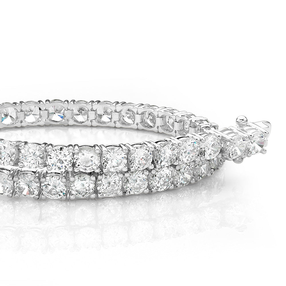 Round Brilliant tennis bracelet with 8.5 carats* of diamond simulants in 10 carat white gold - Image 2