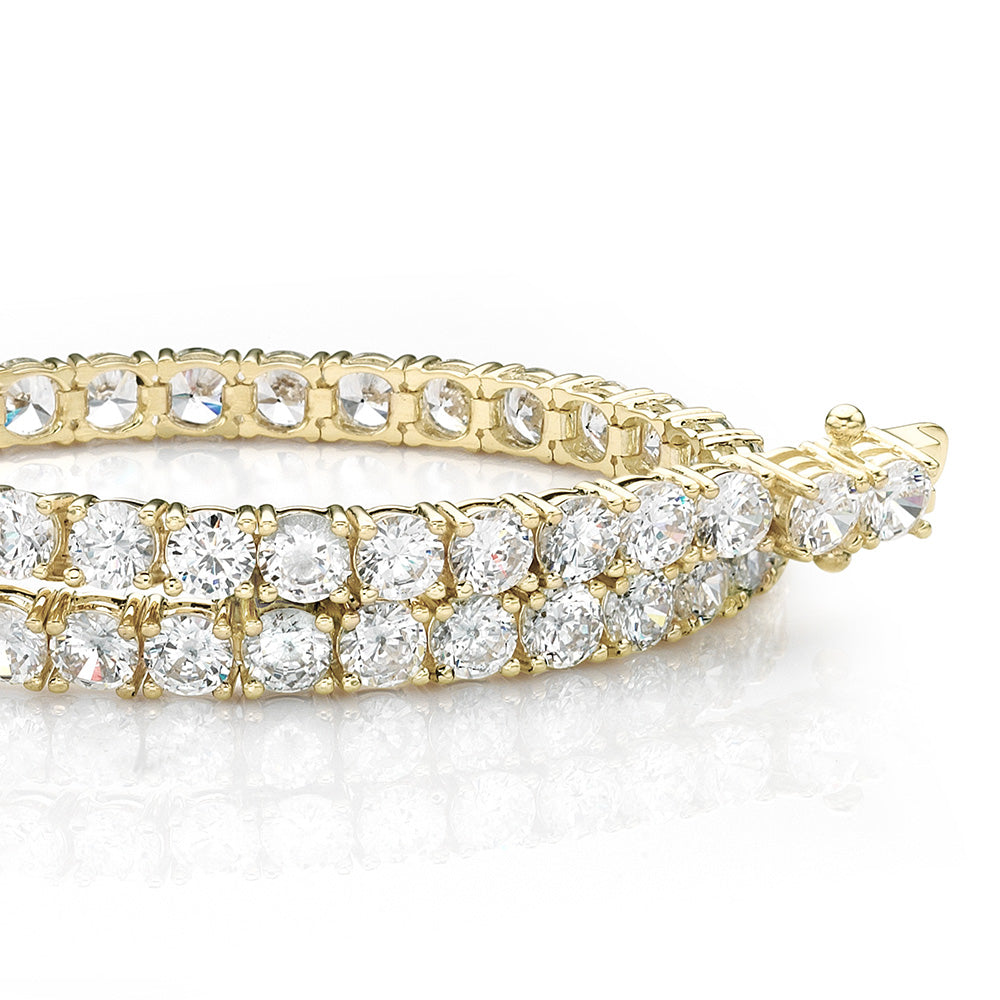 Round Brilliant tennis bracelet with 8.5 carats* of diamond simulants in 10 carat yellow gold - Image 2
