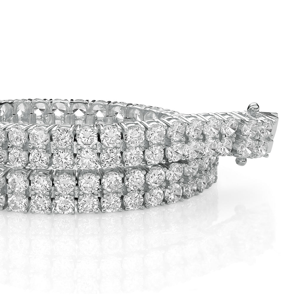 Round Brilliant tennis bracelet with 12.54 carats* of diamond simulants in 10 carat white gold - Image 2
