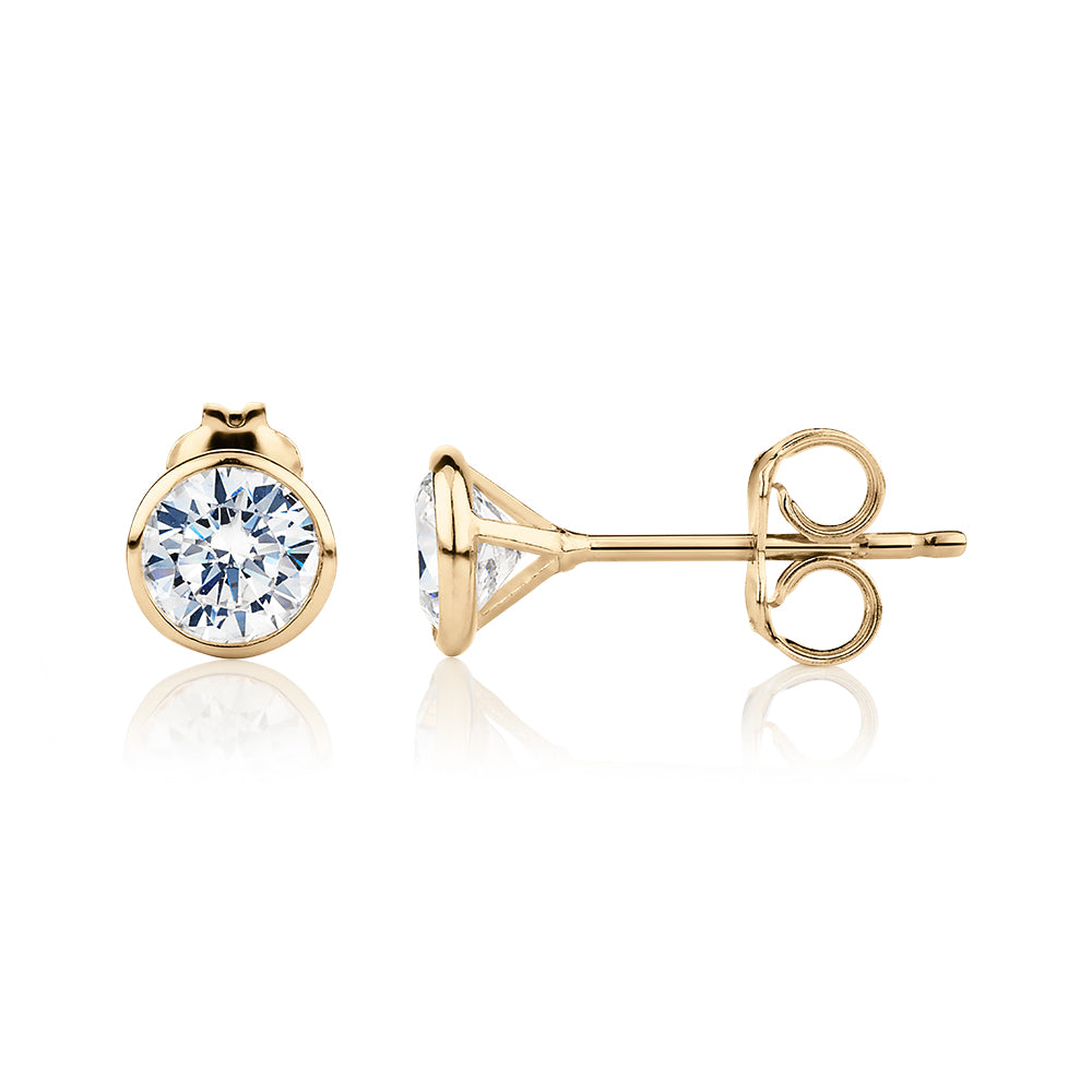 Round Brilliant stud earrings with diamond simulants in 10 carat yellow gold - Image 2