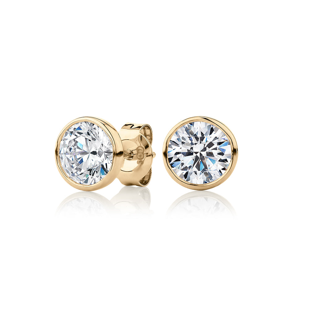 Round Brilliant stud earrings with 2 carats* of diamond simulants in 10 carat yellow gold