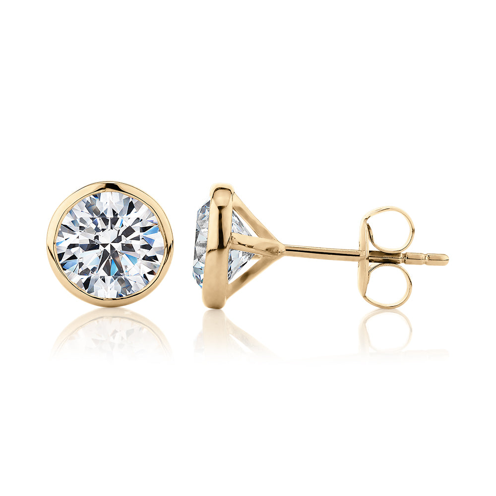 Round Brilliant stud earrings with 3 carats* of diamond simulants in 10 carat yellow gold - Image 2
