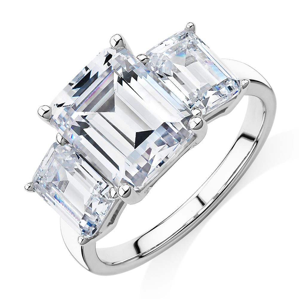Three stone ring with 4.9 carats* of diamond simulants in 10 carat white gold - Image 4