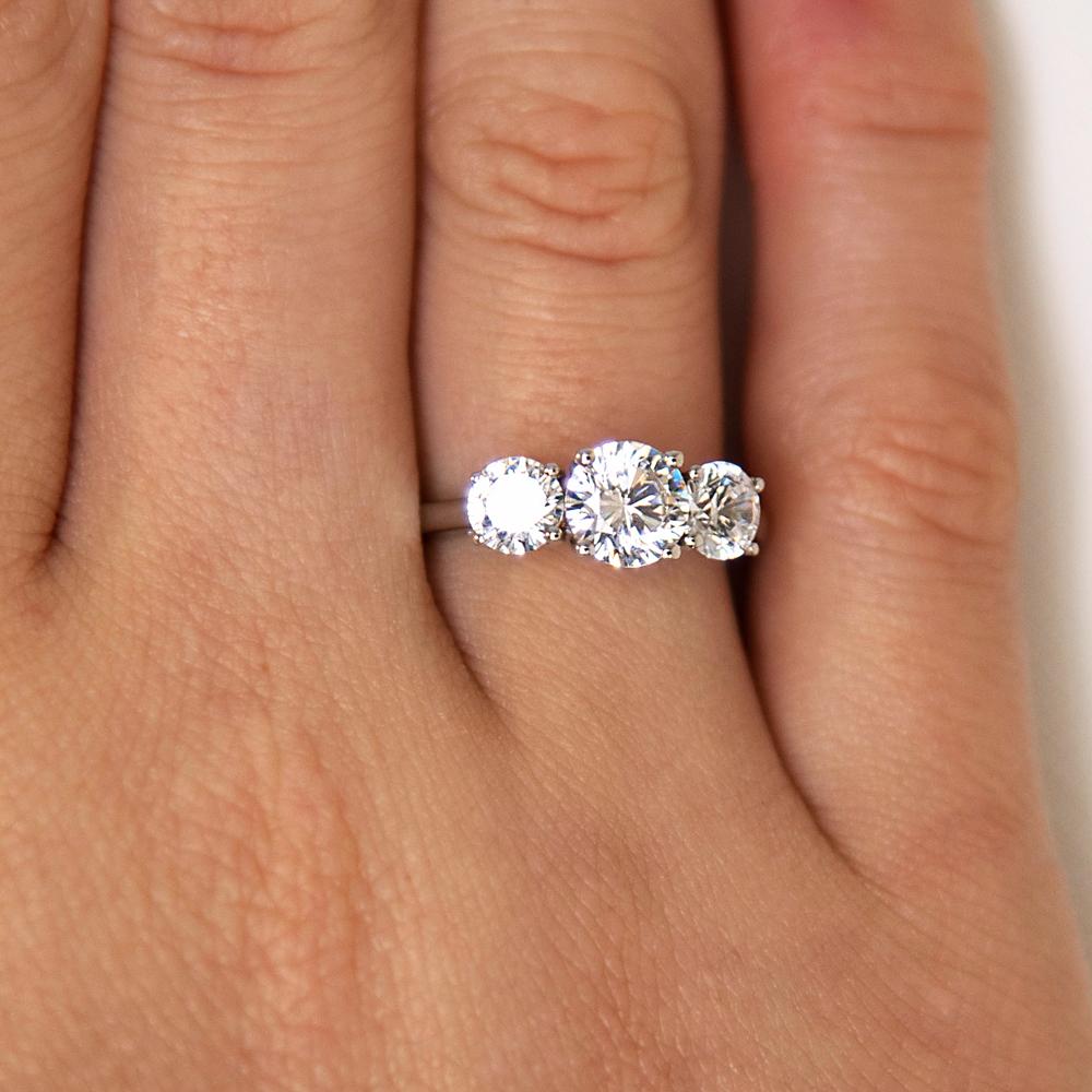 Three stone ring with 2 carats* of diamond simulants in 10 carat white gold - Image 6