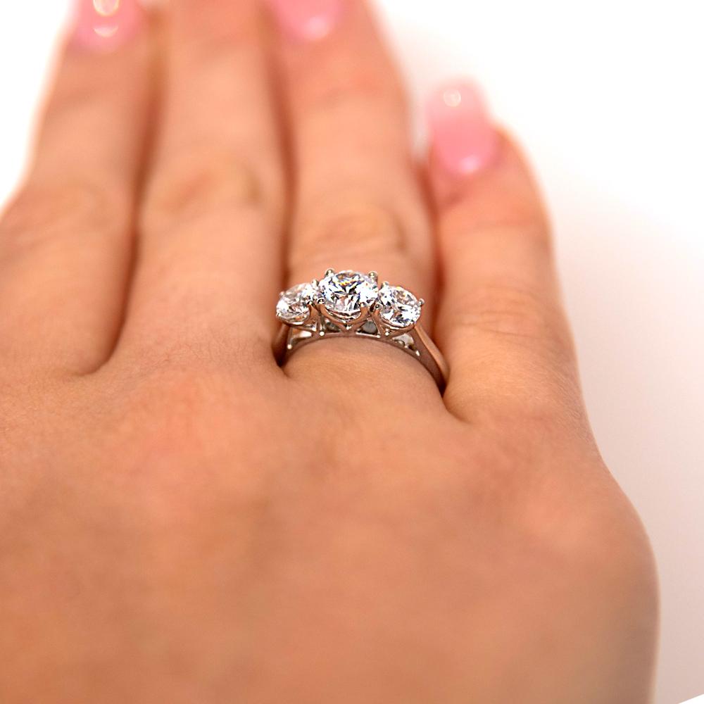 Three stone ring with 2 carats* of diamond simulants in 10 carat white gold - Image 7