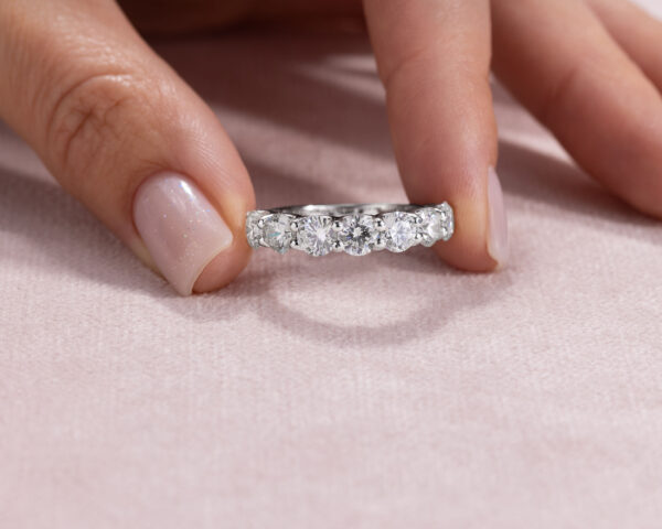 2.77 Ct Lab Diamond Round Brilliant F/VS1-VS2 Eternity Ring 14 White Gold - Image 4