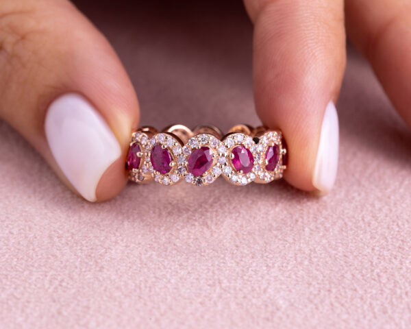 4.48 Ct Red Ruby & Natural Faint-Light Pink Diamond Round 14k Rose Gold Eternity Halo Ring - Image 3