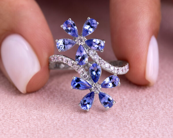 3.32 Ct Blue Tanzanite & Faint-Light Pink Diamond SI2-I1 14k White Gold Ring - Image 2