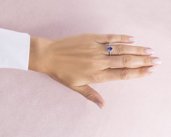 1.07 Ct Bluish Purple Oval Tanzanite & Natural Diamond Round 14k White Gold Ring - Image 6