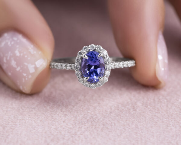 1.07 Ct Bluish Purple Oval Tanzanite & Natural Diamond Round 14k White Gold Ring - Image 5