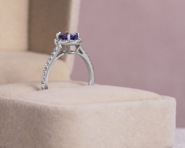 1.07 Ct Bluish Purple Oval Tanzanite & Natural Diamond Round 14k White Gold Ring - Image 2