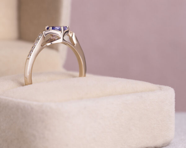 0.62 Ct Violetish Blue Tanzanite & Faint-Light Pink Diamond SI2-I1 14k Rose Gold Ring - Image 3