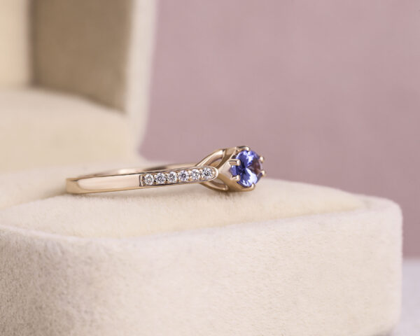 0.62 Ct Violetish Blue Tanzanite & Faint-Light Pink Diamond SI2-I1 14k Rose Gold Ring - Image 2