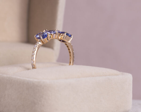 1.85 Ct Bluish Purple Tanzanite Mix Shapes & Faint-Light Pink Diamond SI2-I1 14k Rose Gold Ring - Image 2