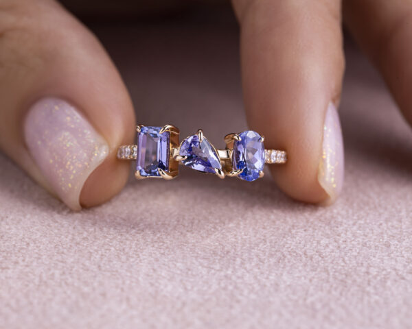 1.85 Ct Bluish Purple Tanzanite Mix Shapes & Faint-Light Pink Diamond SI2-I1 14k Rose Gold Ring - Image 4